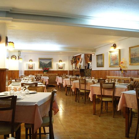 Hostal Pirineos Meliz Bielsa Bagian luar foto