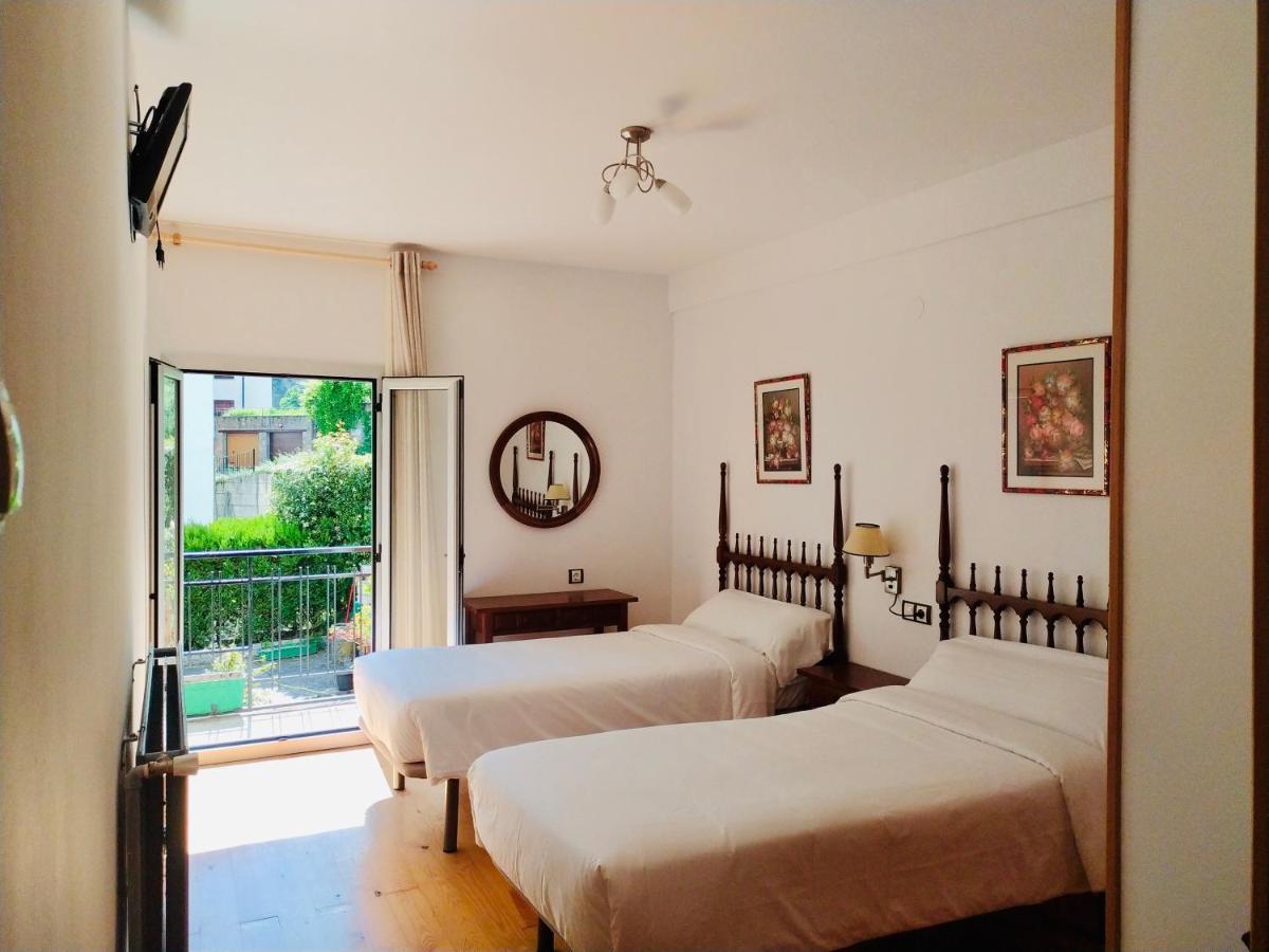 Hostal Pirineos Meliz Bielsa Bagian luar foto