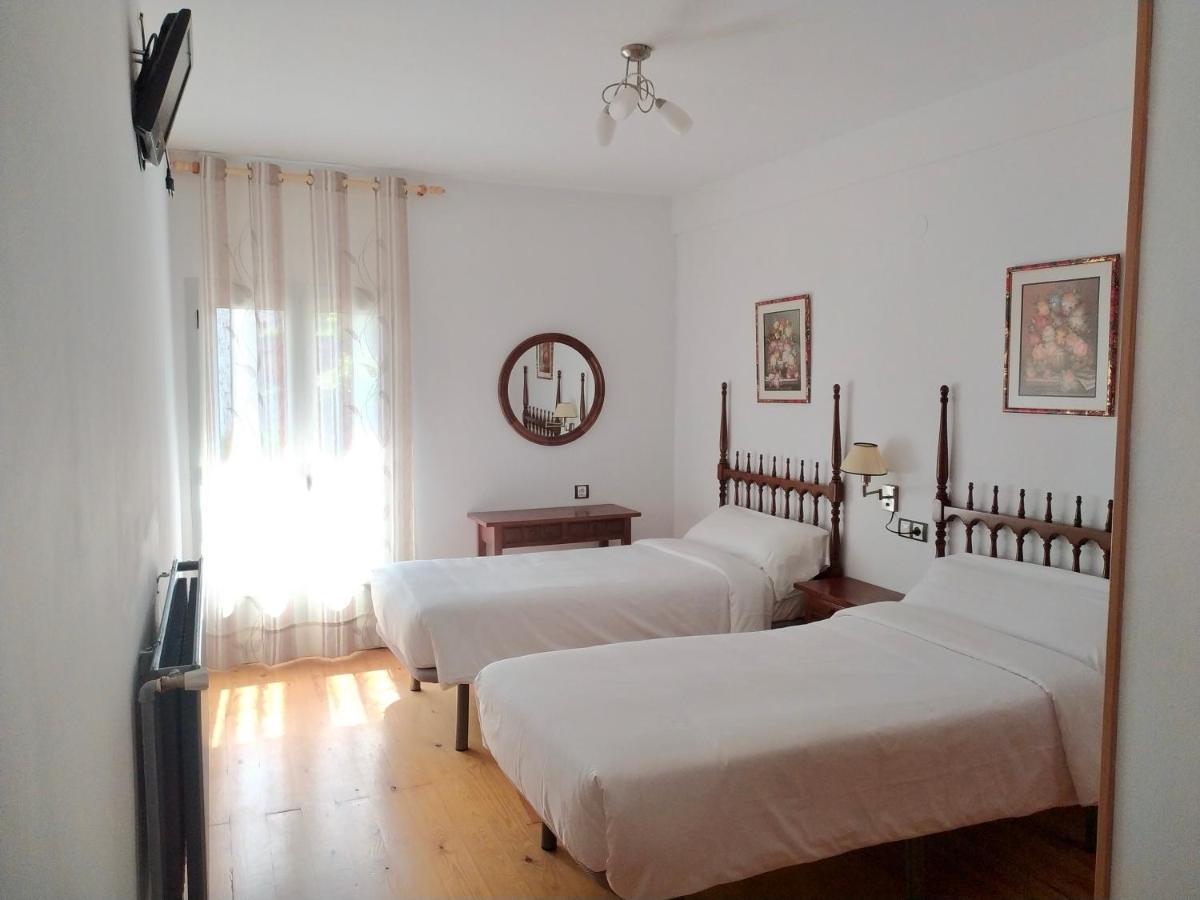 Hostal Pirineos Meliz Bielsa Bagian luar foto