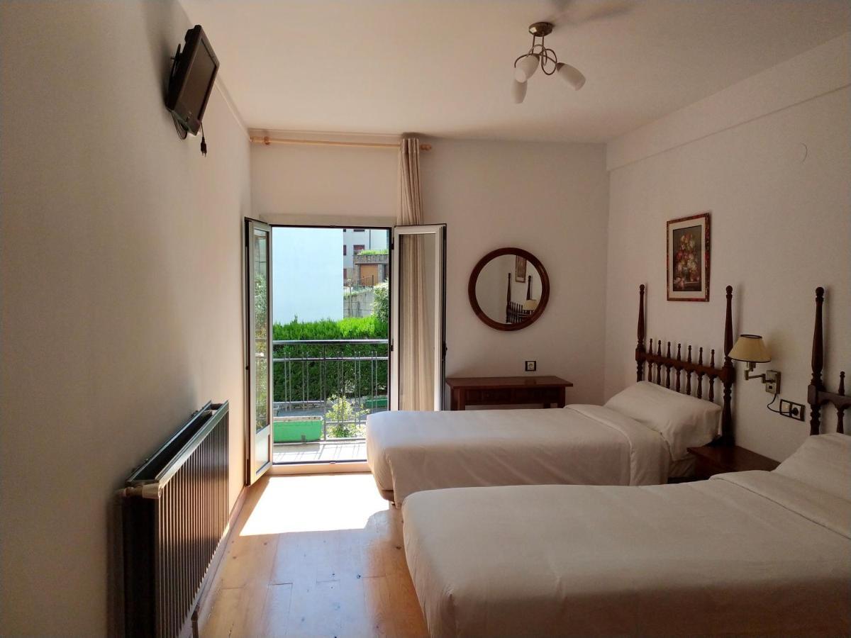 Hostal Pirineos Meliz Bielsa Bagian luar foto