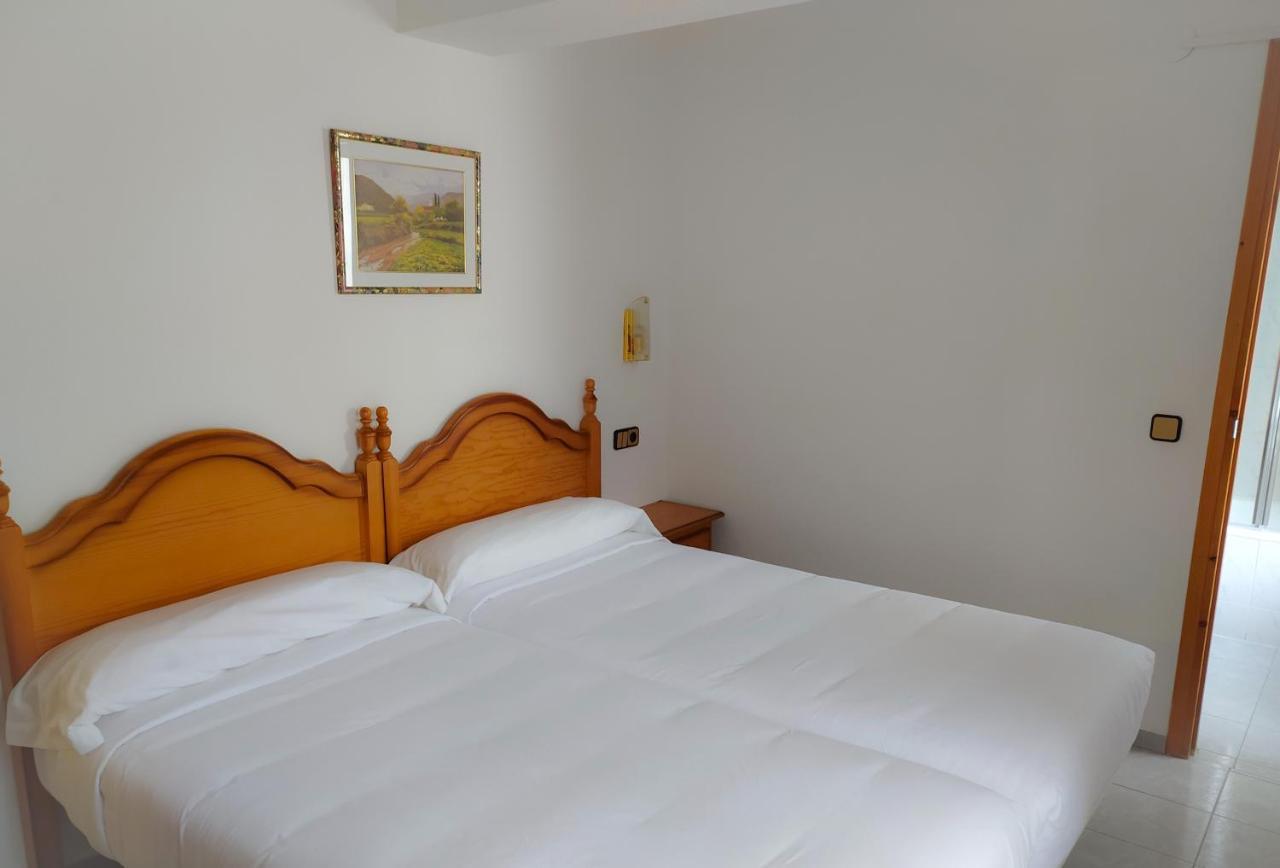 Hostal Pirineos Meliz Bielsa Bagian luar foto